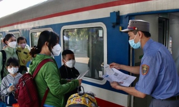 Hành khách cần xuất trình các giấy tờ cần thiết khi lên tàu