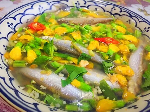 Canh chua cá linh bông điên điển