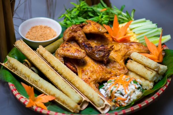 Cơm lam được biết đến là món đặc sản Đăk Lăk phổ biến và thân thuộc 