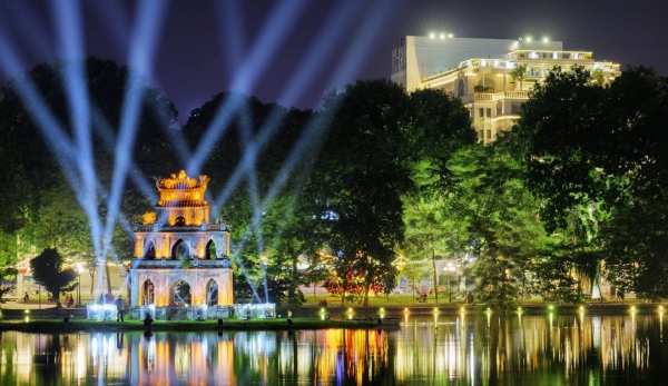 Hồ Gươm được ví như trái tim thủ đô