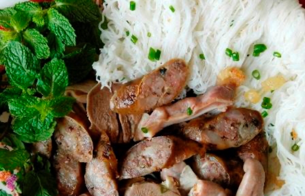 Bánh hỏi lòng heo Tánh Linh là món ăn sáng đặc trưng của vùng