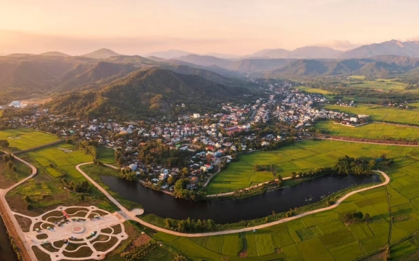 Mê mẩn cảnh sắc phố núi La Hai 