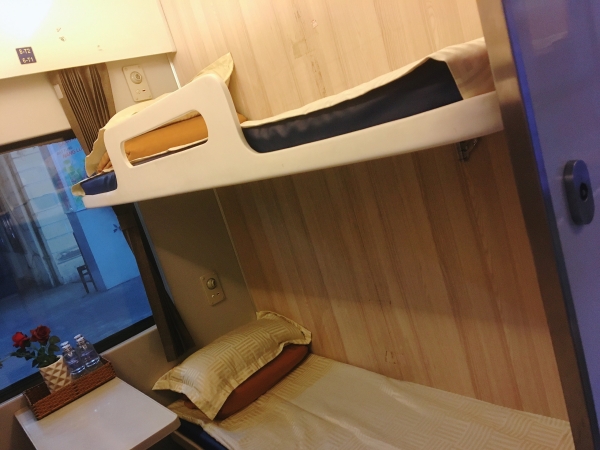Giường nằm khoang 4 điều hòa rộng rãi