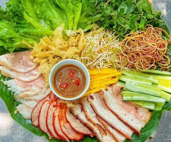 Bánh tráng cuốn thịt heo hội tụ hương vị đa dạng của món ngon 3 miền
