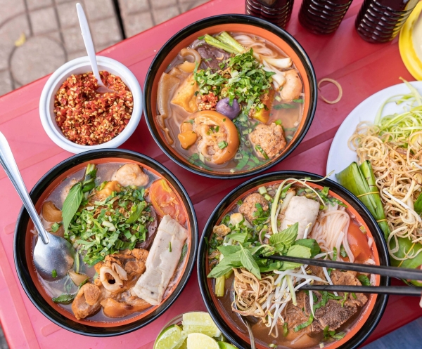 Bún riêu giò heo vị đậm đà, giò mềm béo