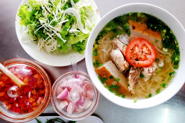 Bún cá Ninh Hòa với nước dùng thanh ngọt thanh