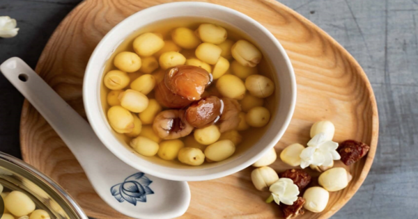 Mua vé tàu Dĩ An đến Huế, bạn nhất định phải nếm thử chè Huế - Hương vị ẩm thực cung đình xưa