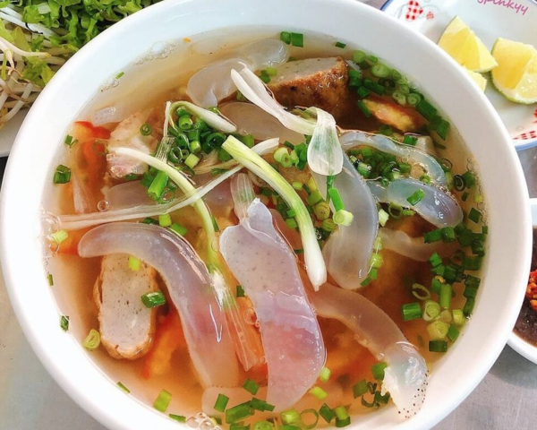 Bún sứa - Món ăn giản dị nhưng độc đáo, mát lành không phải nơi đâu cũng có. Đến Nha Trang bạn nhớ thưởng thức và cảm nhận nhé