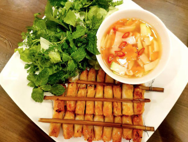 Chả tôm nướng trên than hồng là món ngon bạn không thể bỏ qua khi đến xứ Thanh