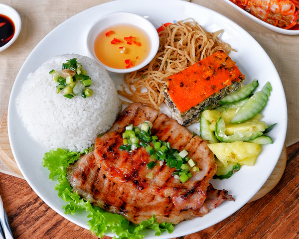 Cơm tấm sườn bì chả: Món ăn "quốc dân" của người Sài Gòn