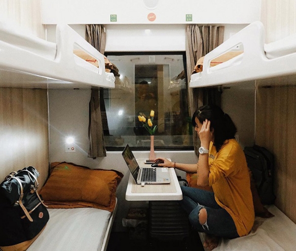 Giường nằm có chăn gối sạch sẽ