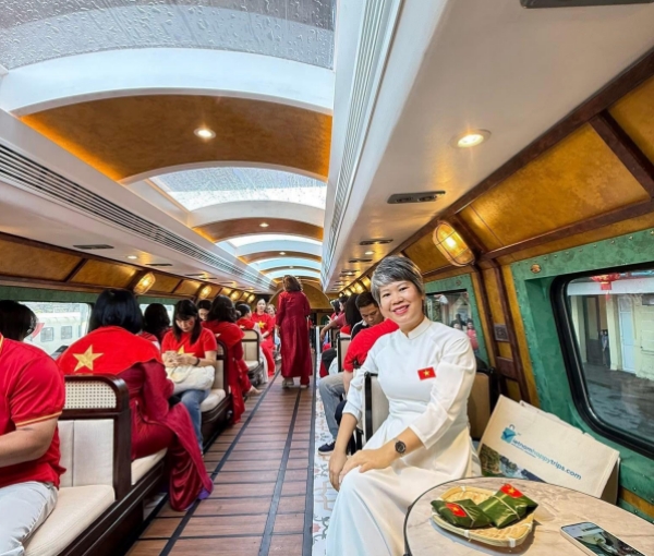 Check-in sống ảo cực chill trên tàu Năm Cửa Ô