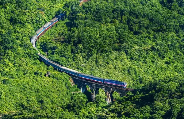 Tàu khu đoạn phục vụ tuyến Huế Đà Nẵng