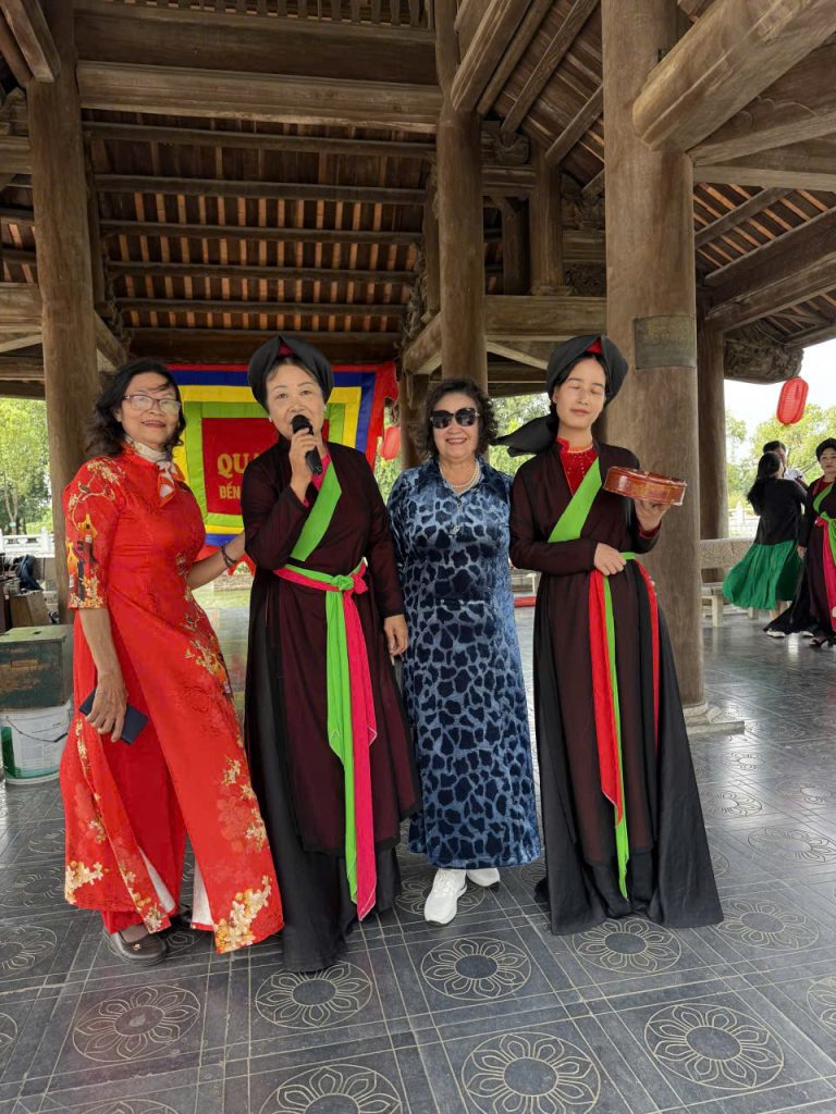 Giao lưu văn hóa ở Đền Đô